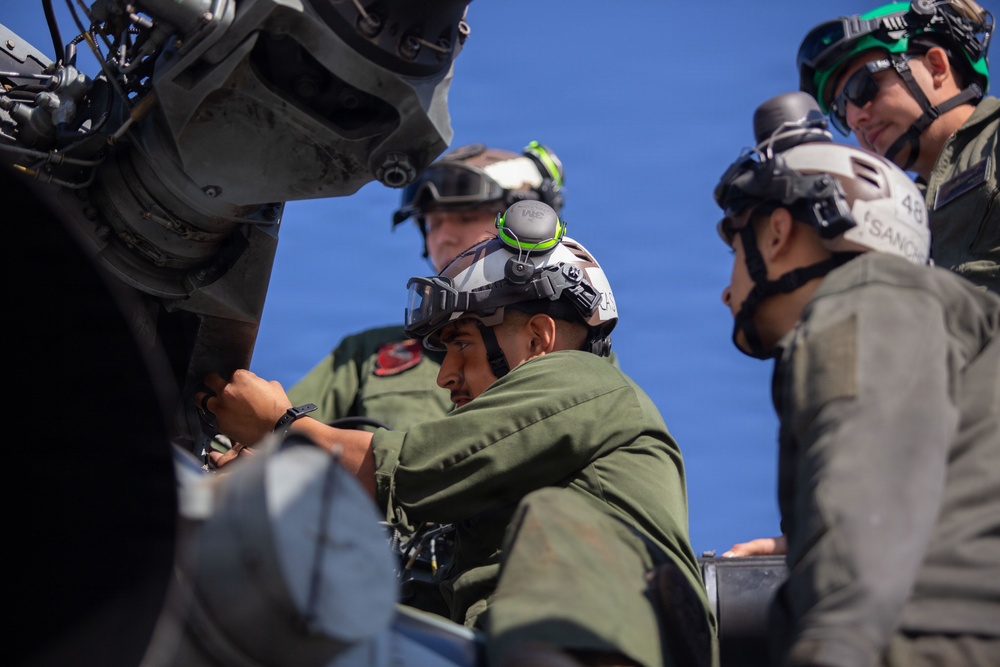 HMH-465 conduct maintenance