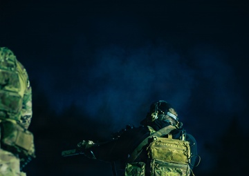1SFG(A) Green Berets conduct night combat marksmanship training