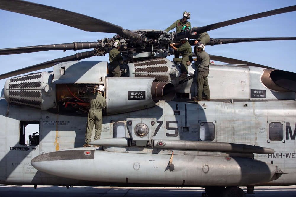 HMH-465 conduct maintenance