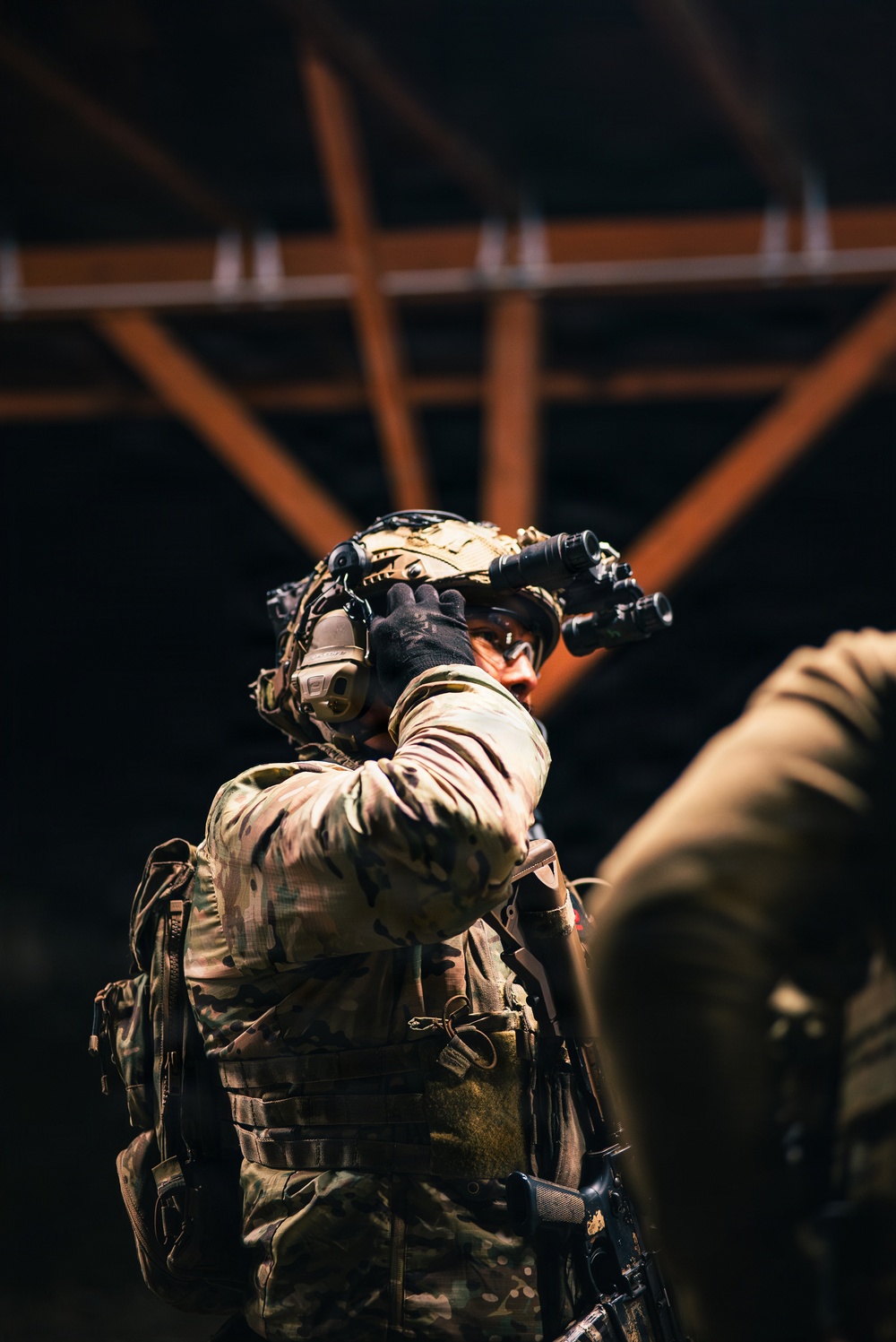 1SFG(A) Green Berets conduct night combat marksmanship training
