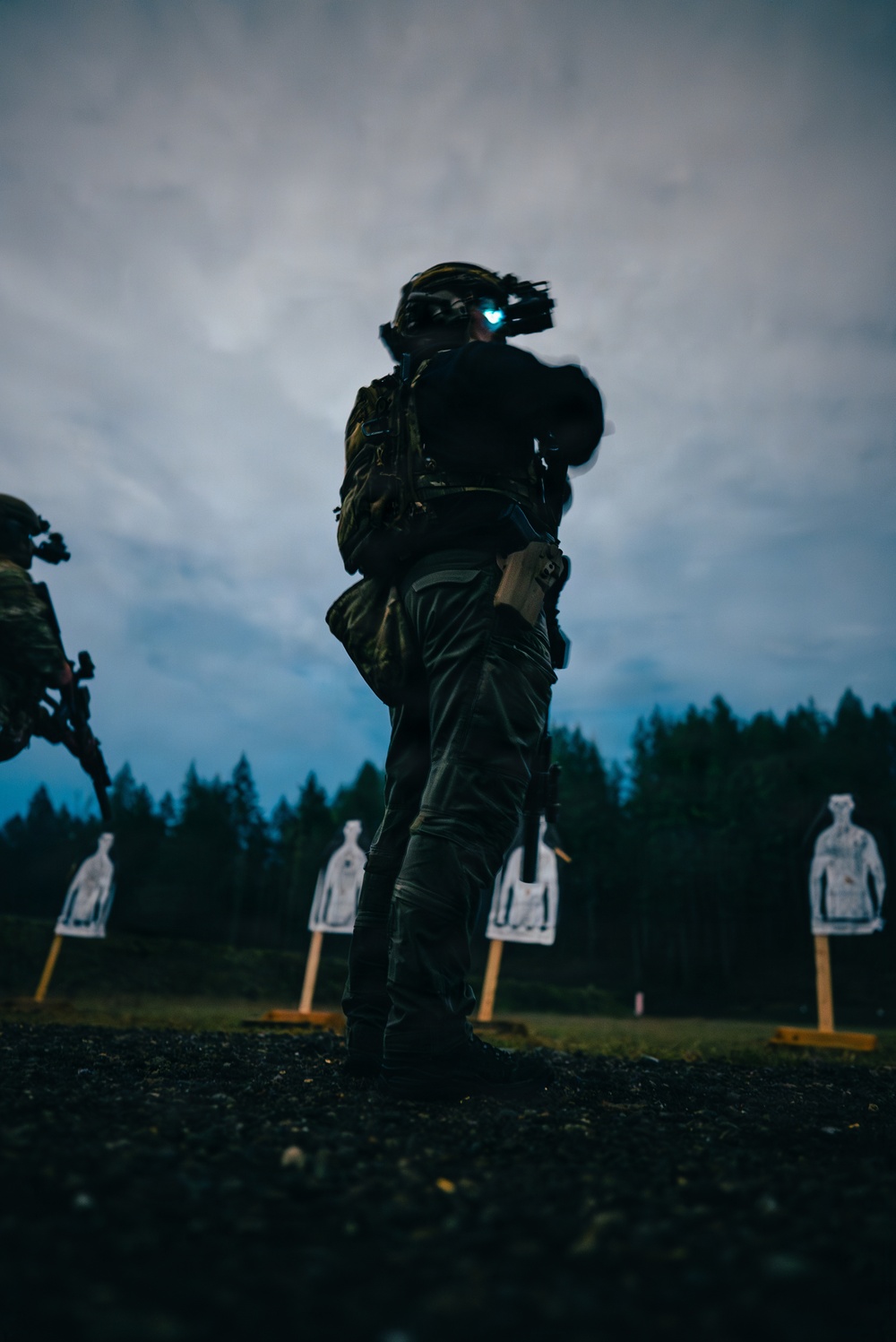 1SFG(A) Green Berets conduct night combat marksmanship training