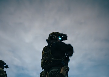 1SFG(A) Green Berets conduct night combat marksmanship training