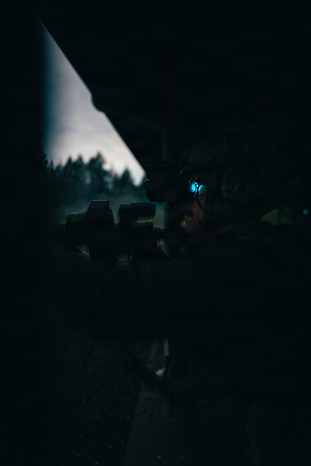 1SFG(A) Green Berets conduct night combat marksmanship training