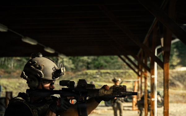 1SFG(A) Green Berets conduct combat marksmanship training