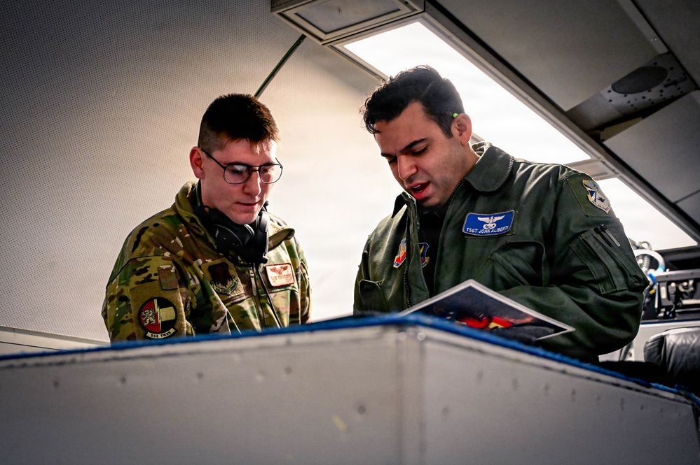 970th Airborne Air Control Squadron Conducts E-3 Surveillance Training