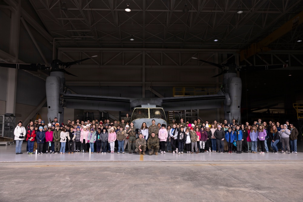 MALS-26 hosts community event with Richlands Elementary School