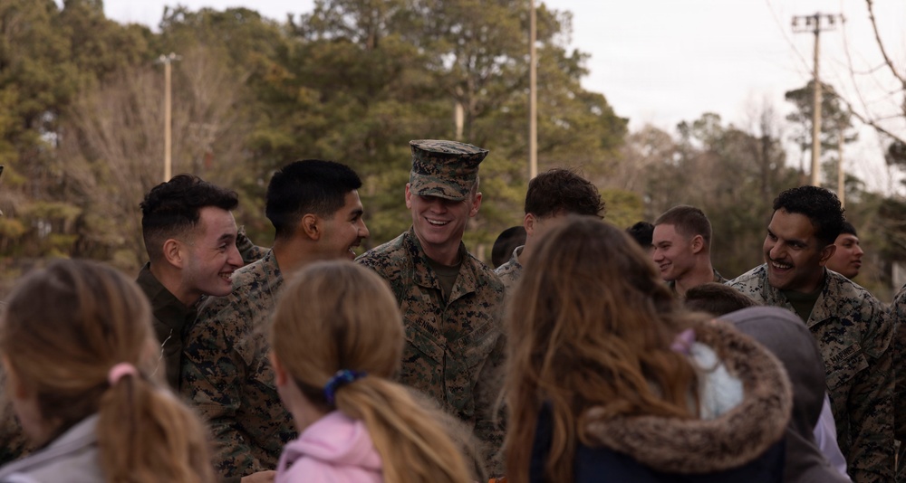 MALS-26 hosts community event with Richlands Elementary school