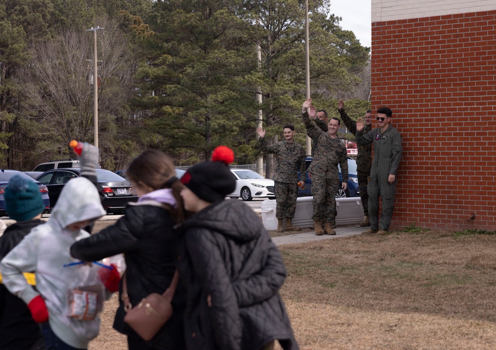 MALS-26 hosts community event with Richlands Elementary school