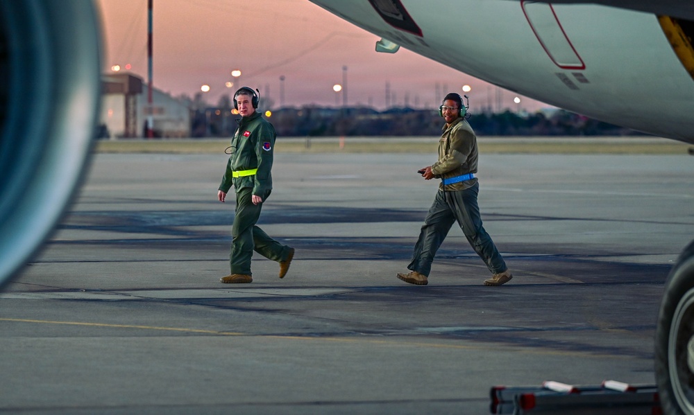 970th Airborne Air Control Squadron Conducts E-3 Surveillance Training