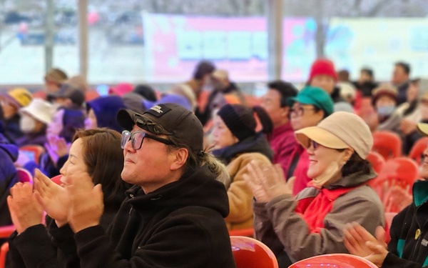 Eighth Army Rock Band Performs at Eden Cherry Blossom Festival