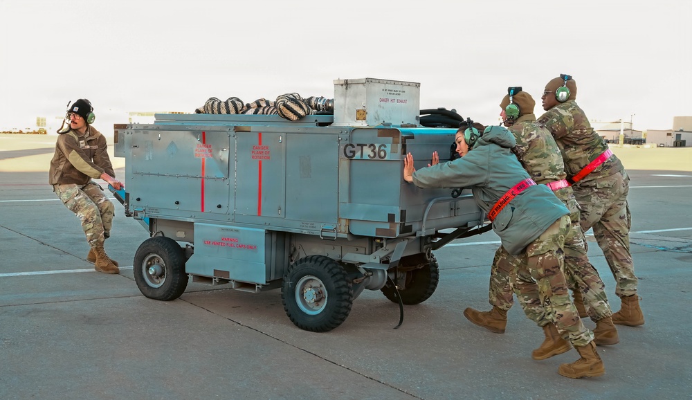 970th Airborne Air Control Squadron Conducts E-3 Surveillance Training