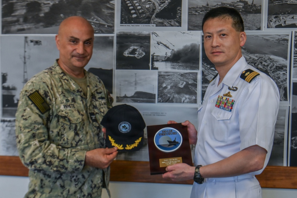 JS Teruzuki (DD-116) visits Joint Base Pearl Harbor-Hickam Hawaii