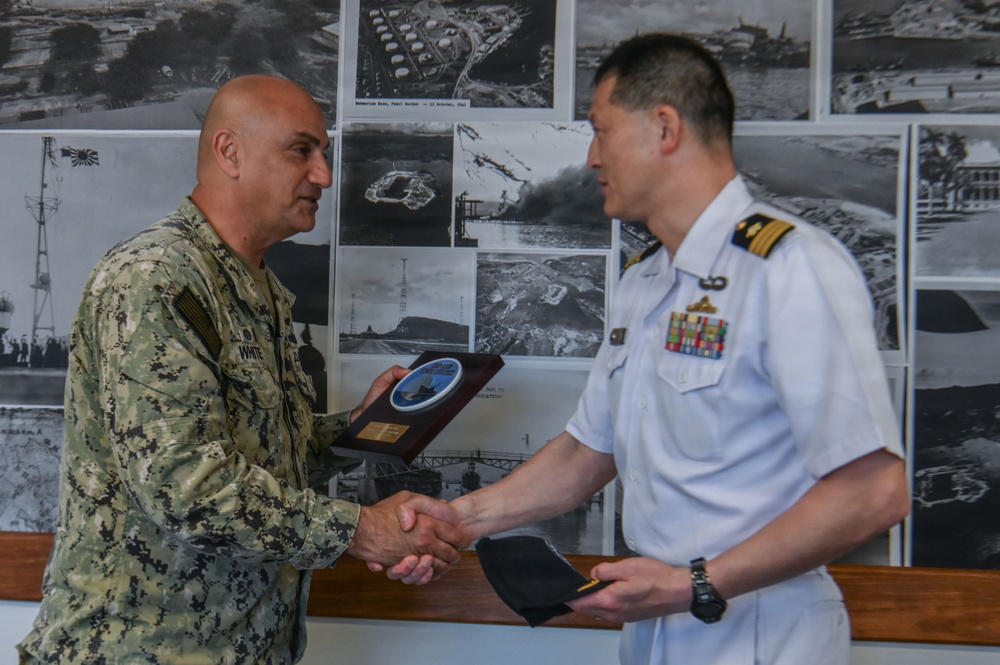 JS Teruzuki (DD-116) visits Joint Base Pearl Harbor-Hickam Hawaii