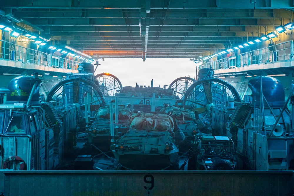 11th MEU Marines, Sailors Conduct Ship to Shore Operations Aboard USS Boxer