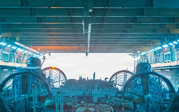 11th MEU Marines, Sailors Conduct Ship to Shore Operations Aboard USS Boxer