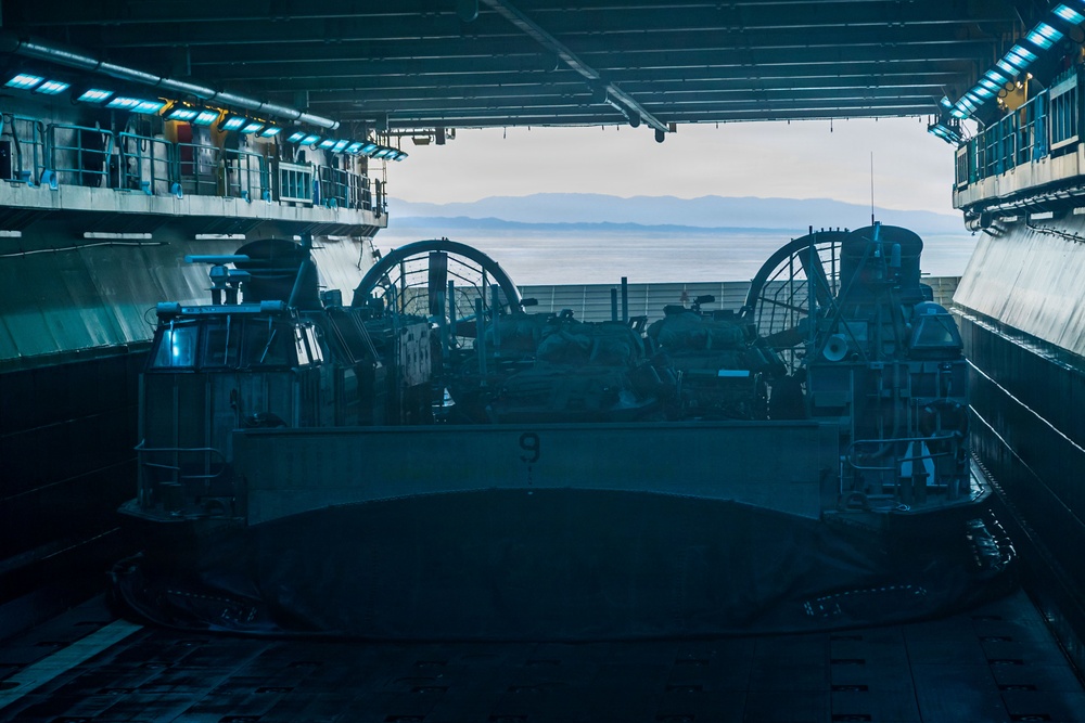 11th MEU Marines, Sailors Conduct Ship to Shore Operations Aboard USS Boxer
