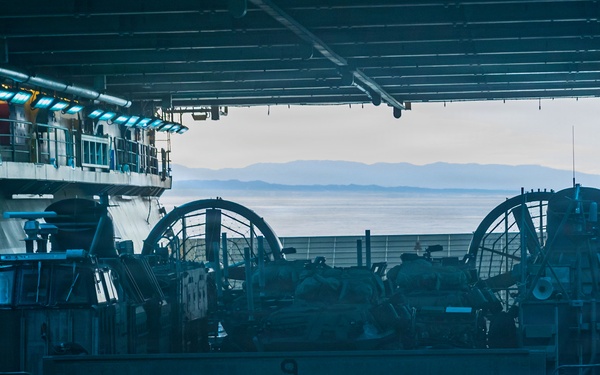 11th MEU Marines, Sailors Conduct Ship to Shore Operations Aboard USS Boxer