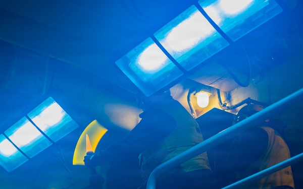 11th MEU Marines, Sailors Conduct Ship to Shore Operations Aboard USS Boxer