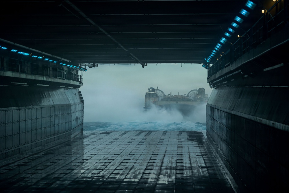 11th MEU Marines, Sailors Conduct Ship to Shore Operations Aboard USS Boxer