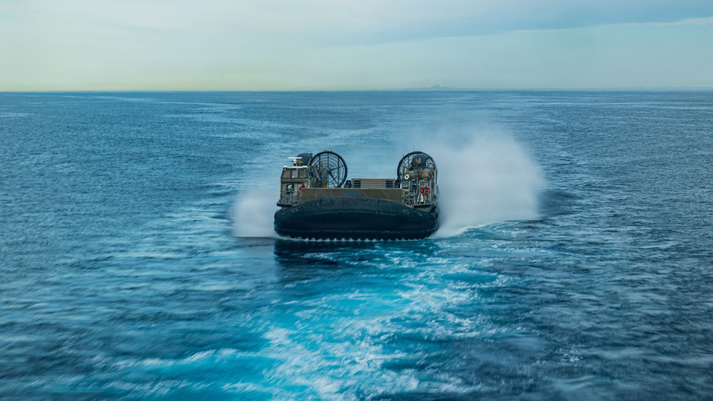11th MEU Marines, Sailors Conduct Ship to Shore Operations Aboard USS Boxer