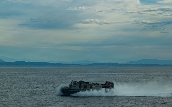 11th MEU Marines, Sailors Conduct Ship to Shore Operations Aboard USS Boxer