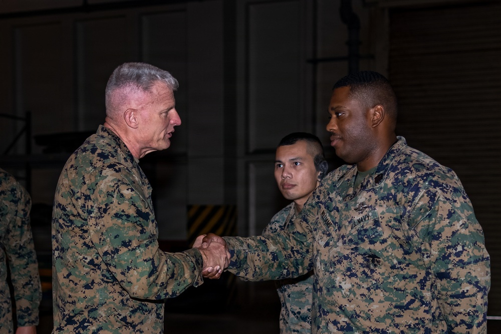 Lt. Gen. Turner visits Camp Kinser