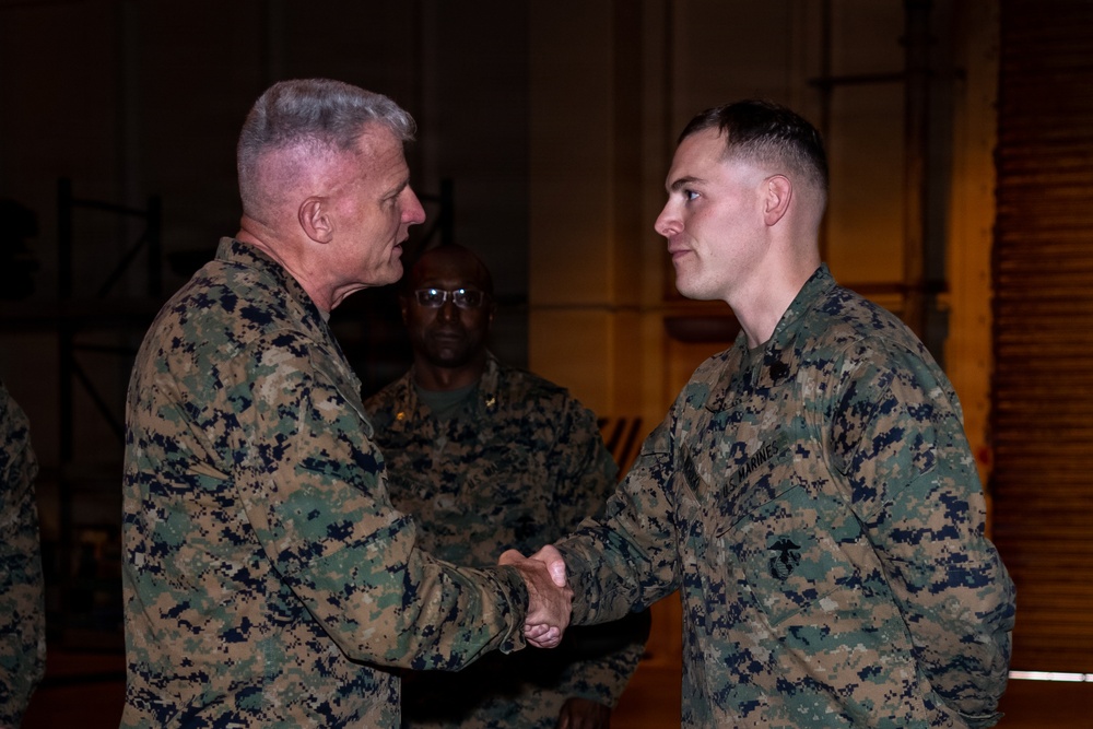 Lt. Gen. Turner visits Camp Kinser