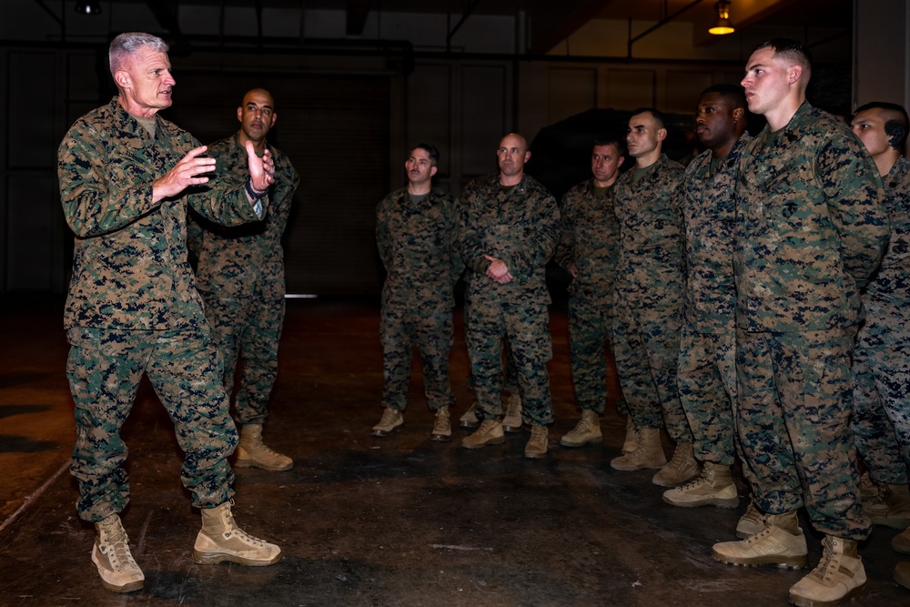 Lt. Gen. Turner visits Camp Kinser