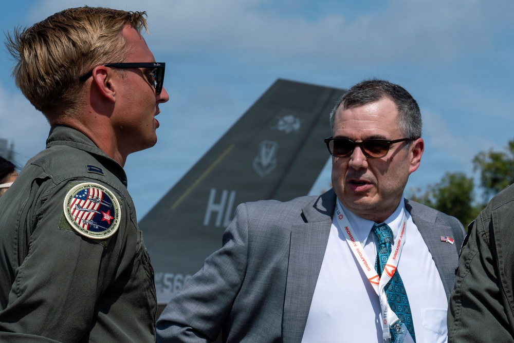 U.S. reaffirms their vital presence in the Pacific, Singapore Airshow 2026