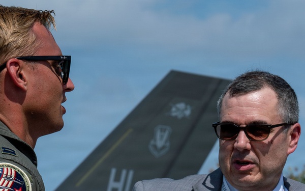 U.S. reaffirms their vital presence in the Pacific, Singapore Airshow 2026