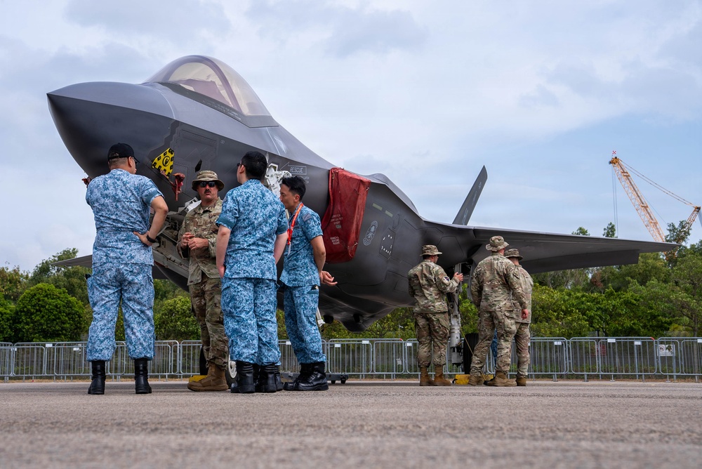 U.S. reaffirms their vital presence in the Pacific, Singapore Airshow 2026