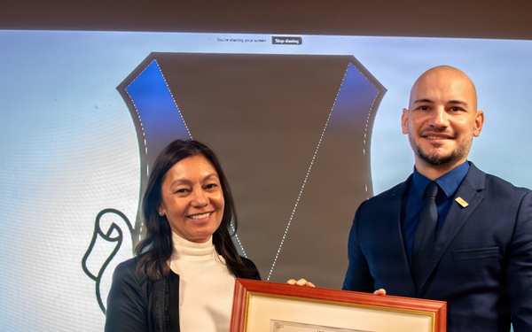 Outgoing 86 AW executive director earns award for US-German community building