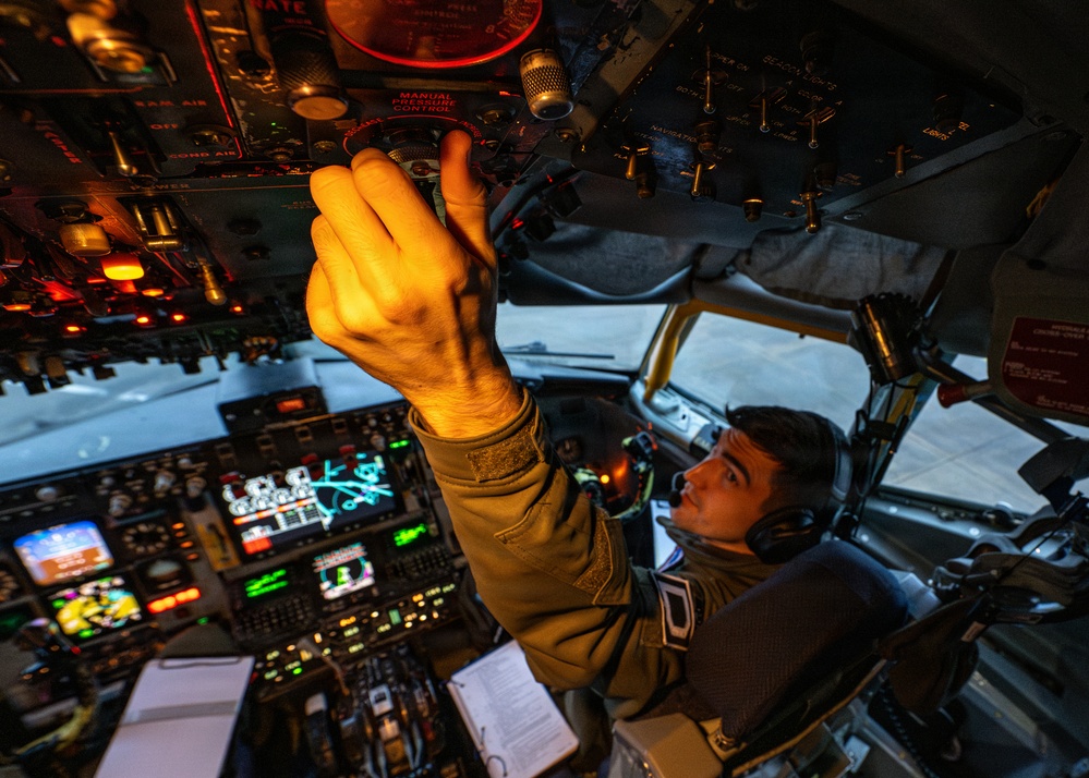 Exercise Point Blank: 100 ARW fuels 48 FW