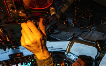 Exercise Point Blank: 100 ARW fuels 48 FW