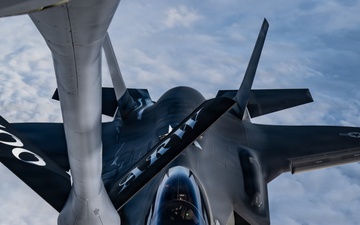 Exercise Point Blank: 100 ARW fuels 48 FW