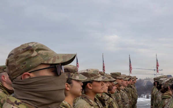 Mass Reenlistment Held at Washington Monument