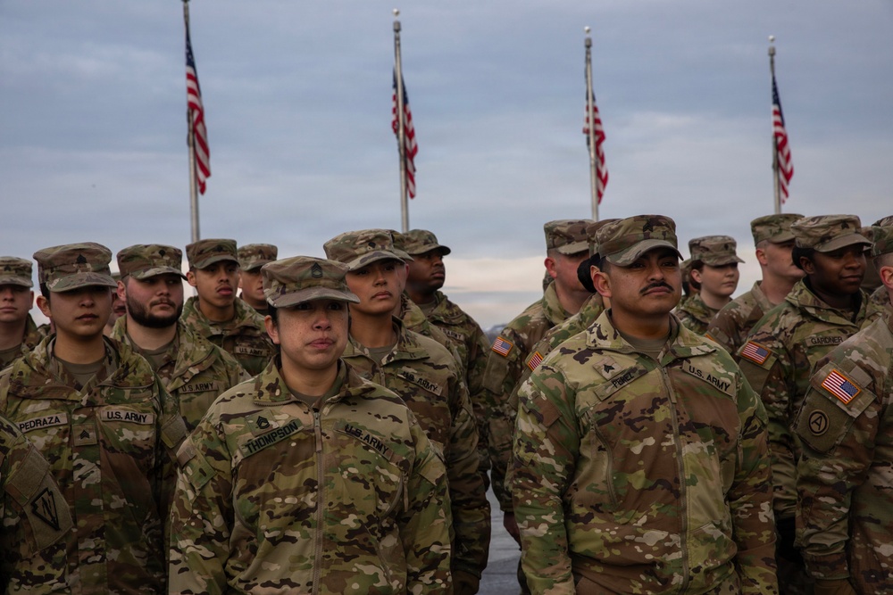 Mass Reenlistment Held at Washington Monument