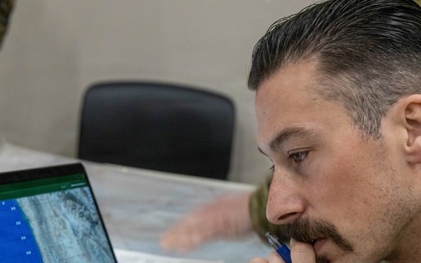 1st LAR, Canadian service members conduct tabletop exercise