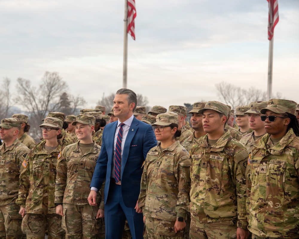Secretary of War administers oath of enlistment