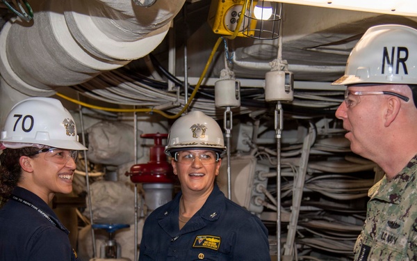 Director, Naval Reactors, visits USS Carl Vinson (CVN 70)