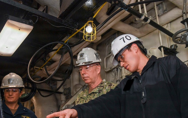 Director, Naval Reactors, visits USS Carl Vinson (CVN 70)