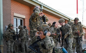 165 AW Defenders hot load onto a CH-47 during employment exercise