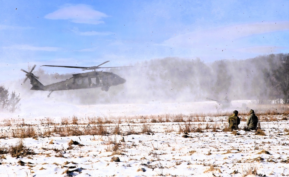 Wisconsin National Guard’s 1st Battalion, 120th Field Artillery holds winter sling-load training at Fort McCoy