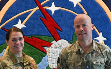Brigadier General Morton visits U.S. STRATCOM Joint Electromagnetic Spectrum Operations Center