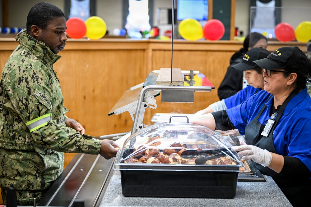 Chicago Bears Host Naval Station Great Lakes Sailors for Appreciation Event