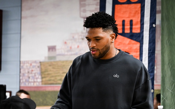 Chicago Bears Host Naval Station Great Lakes Sailors for Appreciation Event