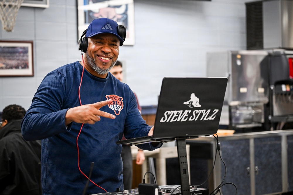 Chicago Bears Host Naval Station Great Lakes Sailors for Appreciation Event