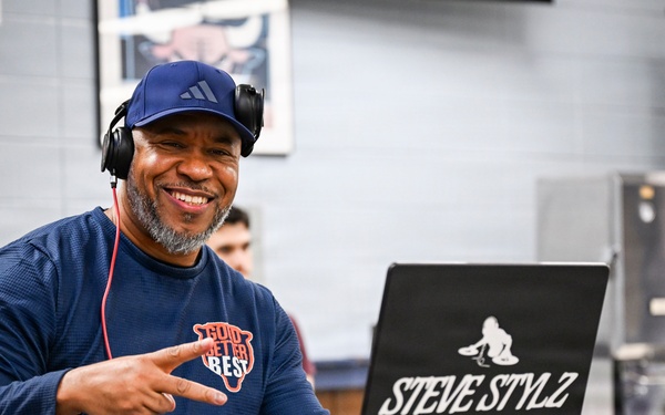 Chicago Bears Host Naval Station Great Lakes Sailors for Appreciation Event