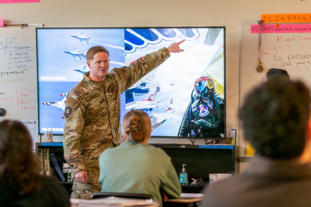 Thunderbirds bring the noise