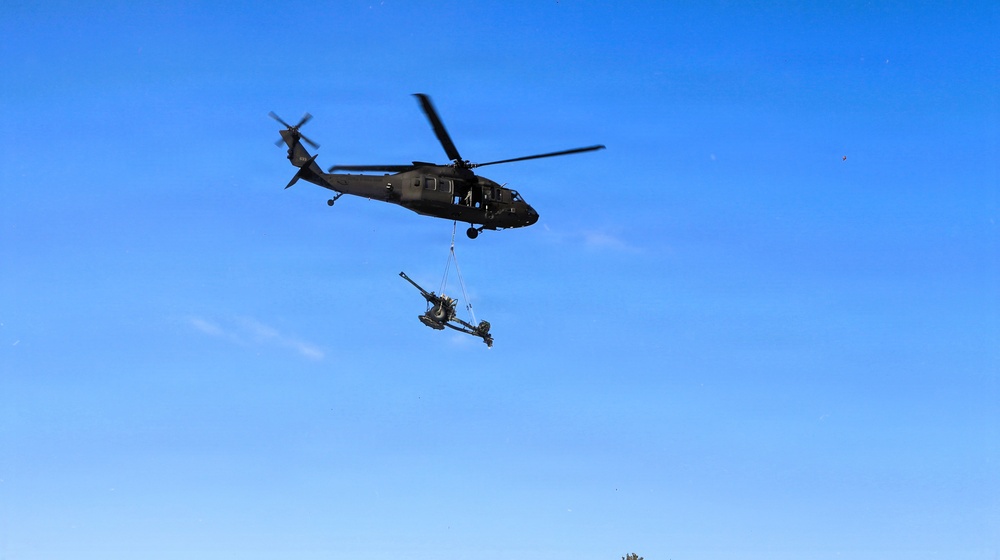 Wisconsin National Guard’s 1st Battalion, 120th Field Artillery holds winter sling-load training at Fort McCoy